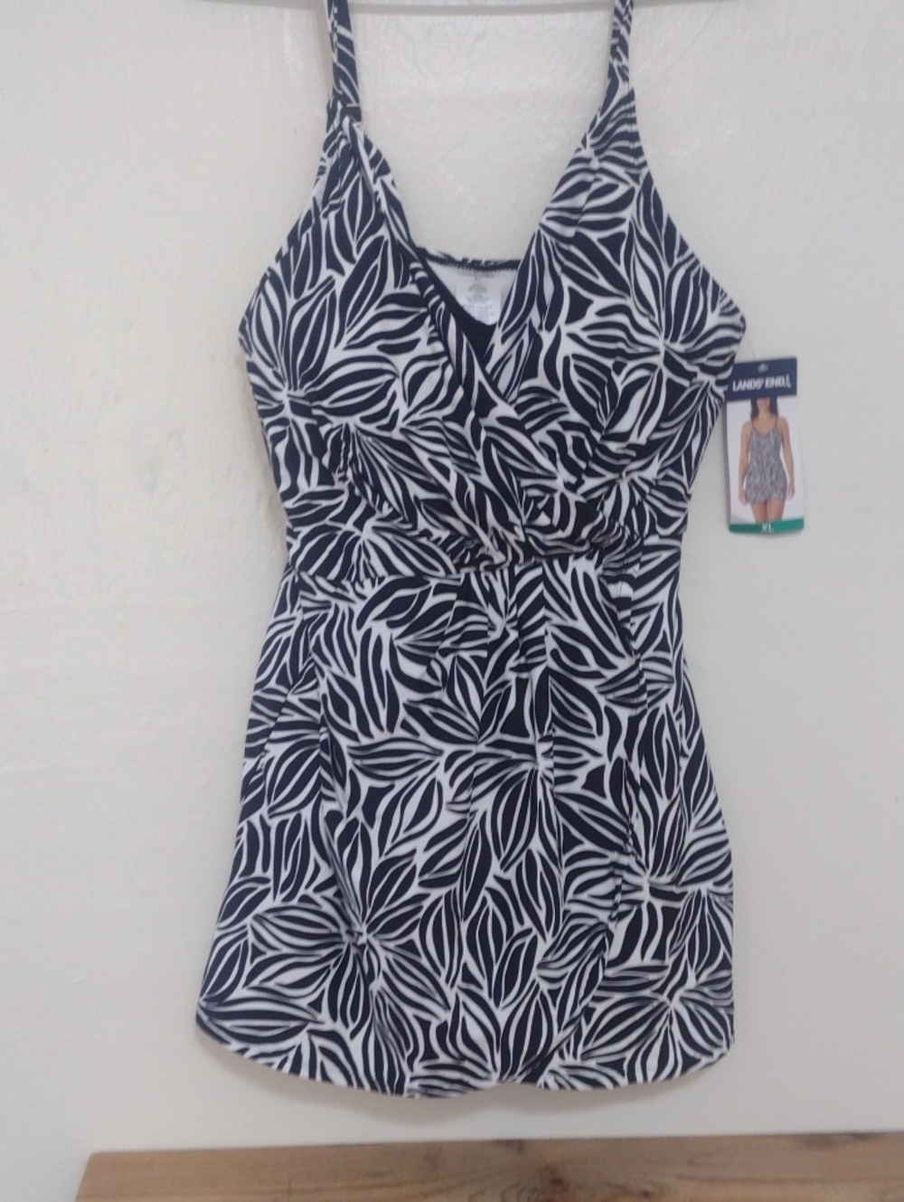 Lands' End Swim Dress Tummy Control V-Neck Black White Print Size XL NWT